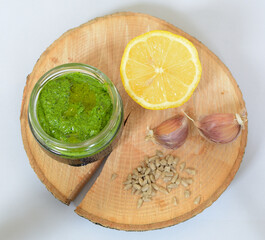 Pesto szpinakowe domowej roboty © Hanna