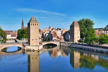 Strasbourg, France: Historical tower of 'Ponts Couvert' bridge as part of defensive work erected in the 13th century on the River Ill in 'Petite France' quarter of Strasbourg city - obrazy, fototapety, plakaty