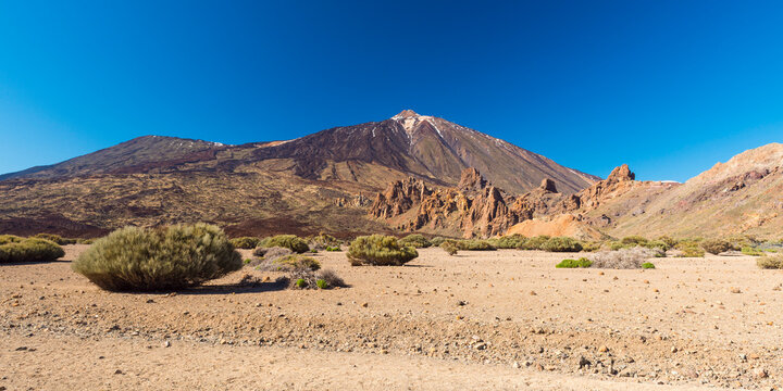 Pico del Teide Mountain with Volcanic Landscape, Parque Nacional del Teide, Tenerife, Canary Islands, Spain