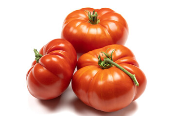 tomates en gros plan, isolées sur un fond blanc