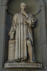 Fototapeta premium Niccolo Macchiavelli statue in piazza santa croce, florence