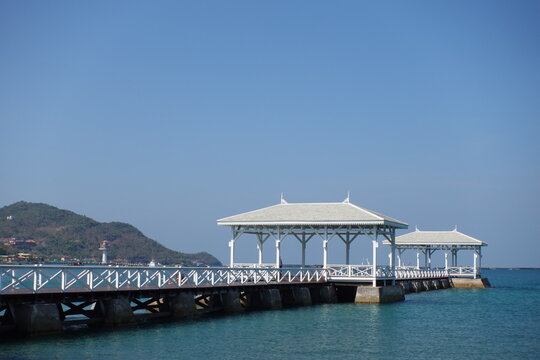 シーチャン島の桟橋・タイ　Piled warf at Koh Sichang, Thailand