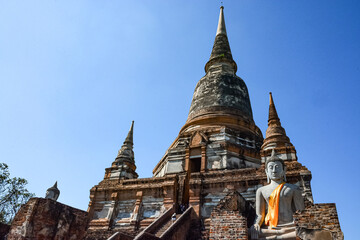 Fototapeta premium Ayutthaya Historical Park, a World Heritage Site of Thailand It is an important tourist attraction. There are many tourists visiting throughout the year