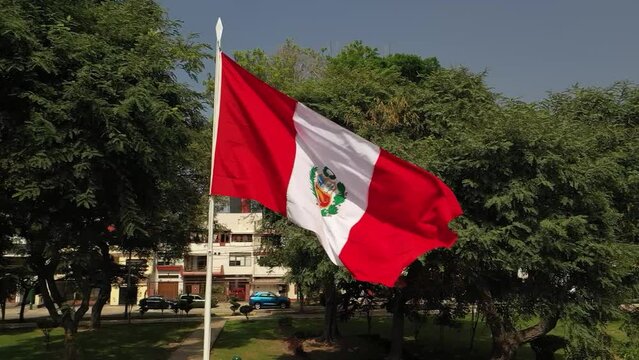 bandera de Per&uacute; en parque drone 