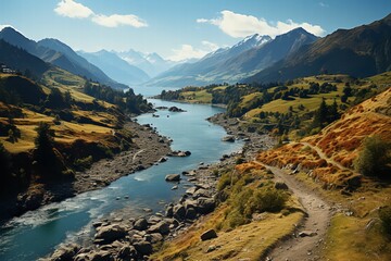 Rivière ou fleuve qui passe au milieu de la campagne, dans la nature avec de la verdure, et des montagnes à l'horizon