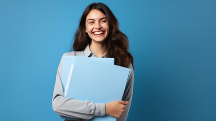 Obraz premium woman accountant stands in profile and holds documents