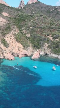 Situ&eacute; en Corse du sud, entre Porto et le village de Piana, Le Capo Rosso est le point le plus occidental de Corse.
