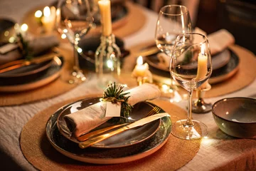 Foto op Plexiglas winter holidays, dinner party and celebration concept - close up of scandinavian christmas table serving with burning candles at home at night © Syda Productions