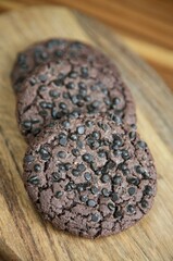 Brownie cookies with fresh chocolate chips