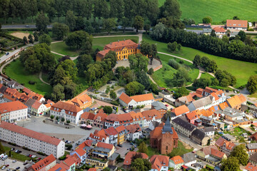 Stavenhagen, Schloss, Mecklenburg-Vorpommern, Deutschland, Luftaufnahme aus dem Flugzeug - obrazy, fototapety, plakaty