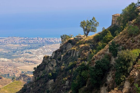 Hill overlooking sea. -View of the Ionian coast from Santa Caterina dello Jonio (Calabria, Italy)