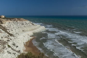 Papier Peint photo Lavable Scala dei Turchi, Sicile  Scala dei Turchi, Agrigento in Sicily. Cliff, shore, coastline formed by chalk. Famous beach in Sicily, world heritage. No access to the beach. Rough sea, strong wind.