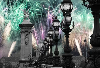 Photo sur Plexiglas Pont Alexandre III Celebratory colorful fireworks over the Lamp posts on Alexander III Bridge. Paris, France. This arch bridge is one of the most beautiful river crossings in the world