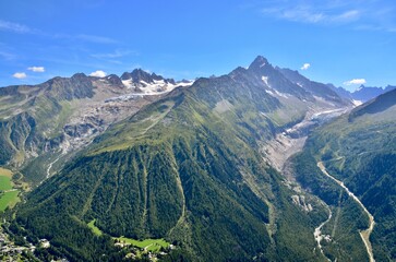 Fototapeta premium Landscape of the Mont Blanc massif from the route of the Lakes de la Flegère, France