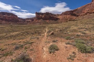 hiking the alcove spring trail, canyonlands national park, usa