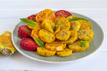 Sliced prickly pear on ceramic plate.