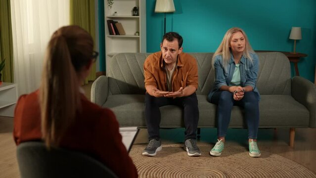 An offended man complains to a therapist about his wife during a family therapy session. The man lists his wife is shortcomings, bending his fingers, the woman can not stand it, gets up and leaves.