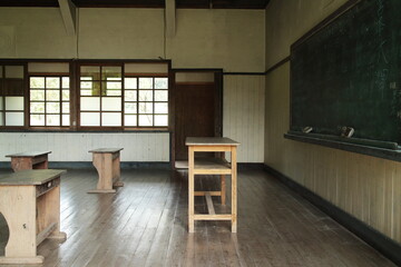布計小学校跡に残る校内の教室 - obrazy, fototapety, plakaty