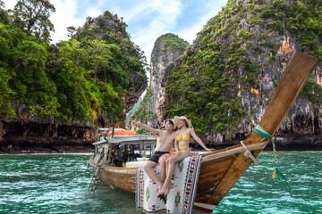 Asian couple lover travel and relax in they honeymoon trip - obrazy, fototapety, plakaty