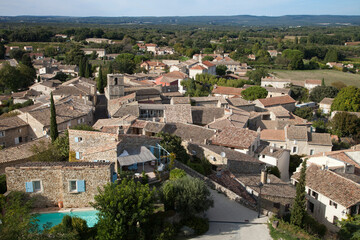 Fototapeta na wymiar Vue aérienne du village de Chamaret dans la Drôme provençale