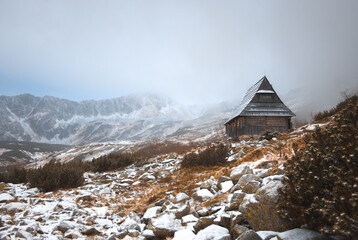 Domek w górach, Dolina Pięciu Stawów Polskich w Tatrach Wysokich