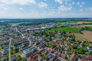 Altshausen in Baden-Württemberg von oben, Blick nach Süden ins Alpenvorland