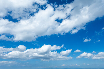 青空と雲の素材イメージ