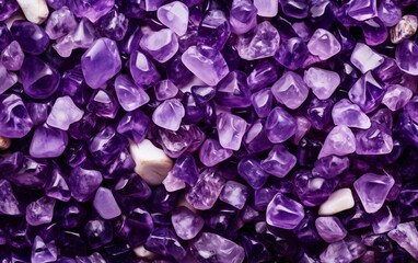 Fototapeta premium amethyst crystals pile background