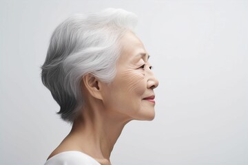 日本人シニア女性の横顔（おばあさん・おばあちゃん・アジア人・白背景・背景なし） - obrazy, fototapety, plakaty