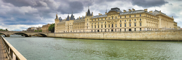 Fototapeta na wymiar Paris - La Conciergerie