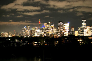 Fototapeta na wymiar Skyline von Sydney bei Nacht
