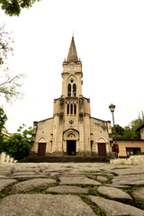 Fototapeta na wymiar Igreja do Rosário com arquitetura clássica com torre alta. 