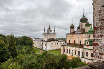 Fototapeta na wymiar Assumption Cathedral and All Saints Cathedral in Goritsky Assumption Monastery. Pereslavl-Zalessky, Russia.