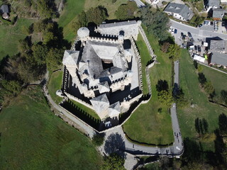 Vista  aerea dal drone. Il castello di Fénis è un castello medievale italiano situato nel comune...