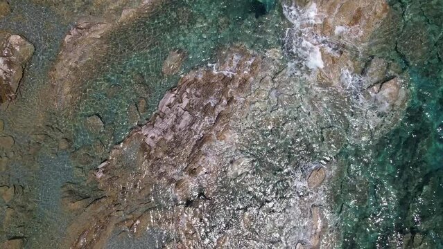 costa sud, mare del sud Italia ripreso da drone, costa rocciosa, localit&agrave; balneare, bellezza del sud, Calabria, vista mare, estate