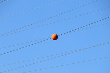 送電線と球
