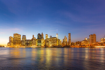 Fototapeta na wymiar Manhattan waterfront at night