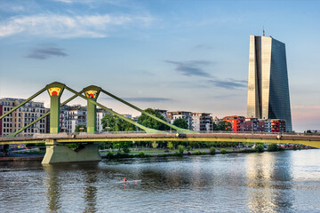 Fototapeta premium Floberbrucke Bridge acorss the Main River in Frnkfurt Germany