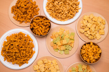 Crispy cracker on the paper plate in party time