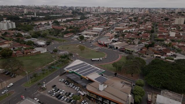 Vista a&eacute;rea de uma Rotat&oacute;ria 4 Faixas em S&atilde;o Jos&eacute; do Rio Preto