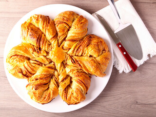 Spicy sweet star bread,