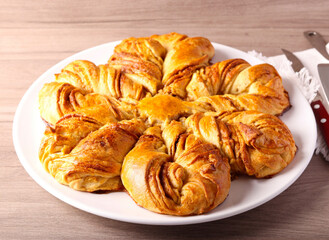 Spicy sweet star bread,