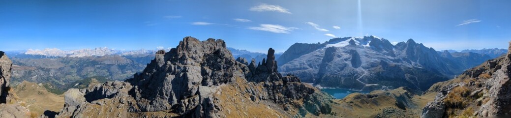 Fototapeta premium Beautiful landscape of Italian dolomites-with mountain meadows,lakes and rocky and sharp mountain tops,Dolomite Alps mountains, Trentino Alto Adige region, Sudtirol, Dolomites, Italy