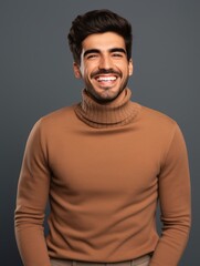 Obraz premium Happy european man in casual clothing against a neutral background