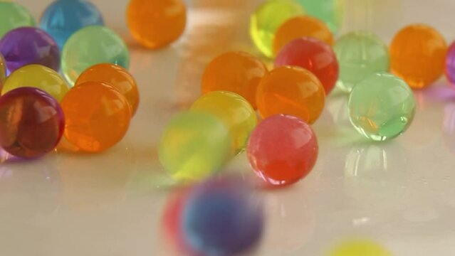 Balls of different colors orbis jump