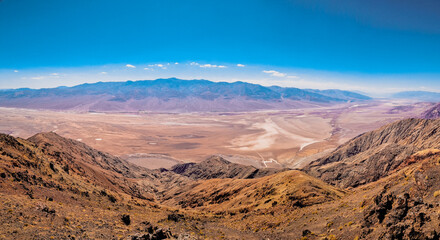 Fototapeta na wymiar landscape in the morning, view on a valley, desert seen from mountains, death valley usa