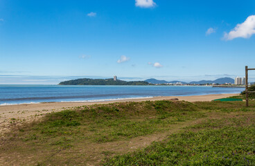 Fototapeta na wymiar grama da praia de Balneário Piçarras, Santa Catarina, Brasil