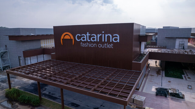 Sao Paulo, SP, Brazil - 10, 2023: Catarina Fashion Outlet in S&atilde;o Paulo, Brazil. Large shopping center.