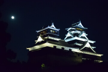 満月と熊本城