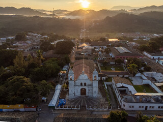 Amanecer en la Iglesia de Gracias, Lempira honduras